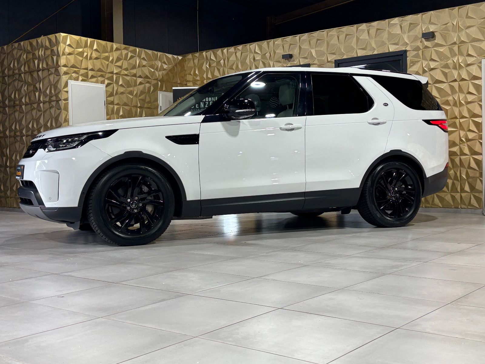 Fahrzeugabbildung Land Rover Discovery 5 HSE SDV6/7-SITZE/PANORAMA/EXCLUSIVE