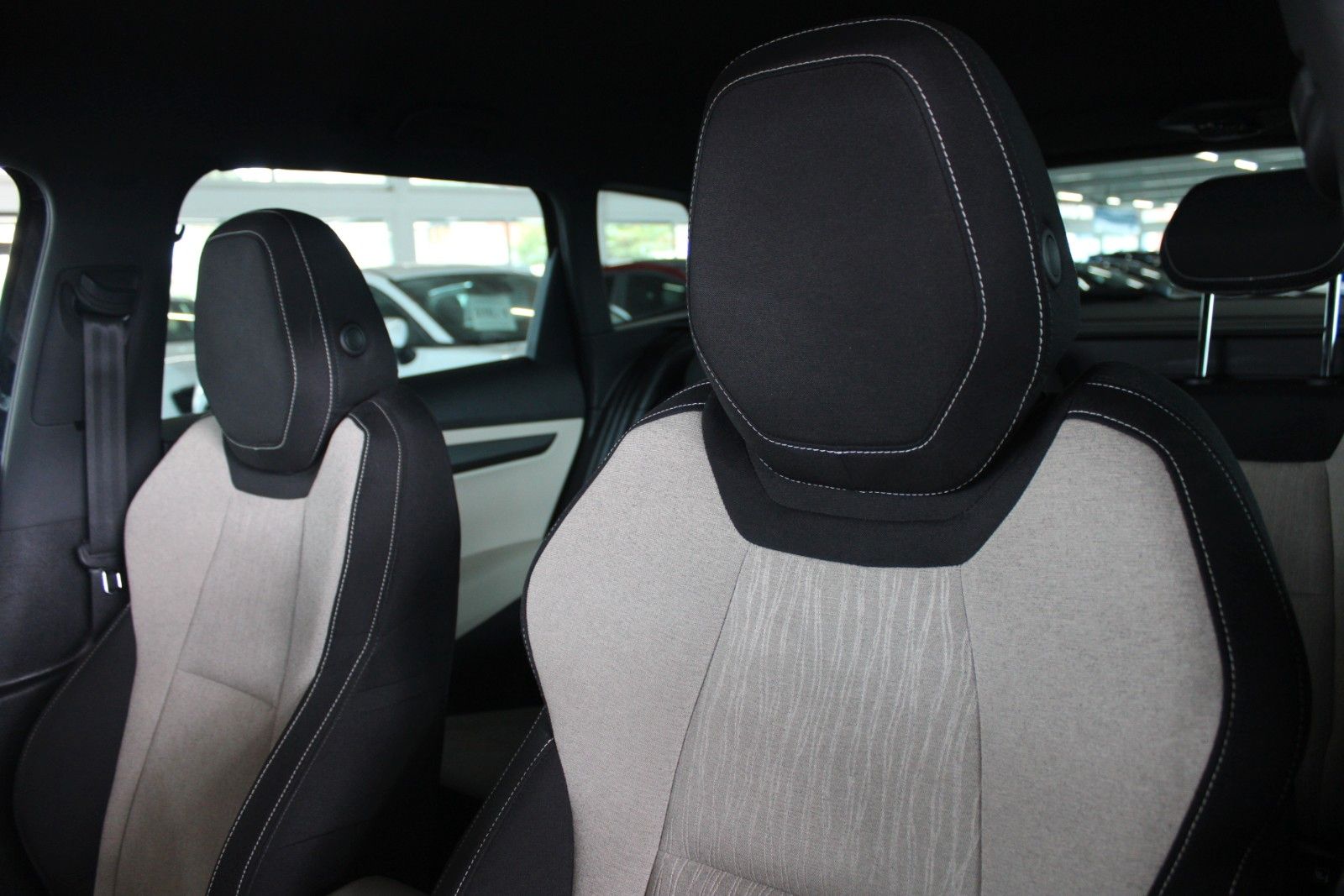 Fahrzeugabbildung SKODA Karoq 1.5 TSI ACT DSG Style LED AHK NAVI WinterP