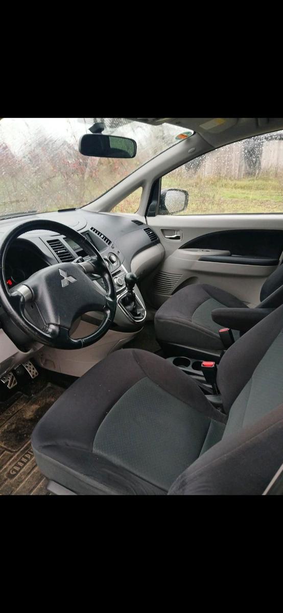 Mitsubishi Grandis 2008 — engine 140 HP (103kW)