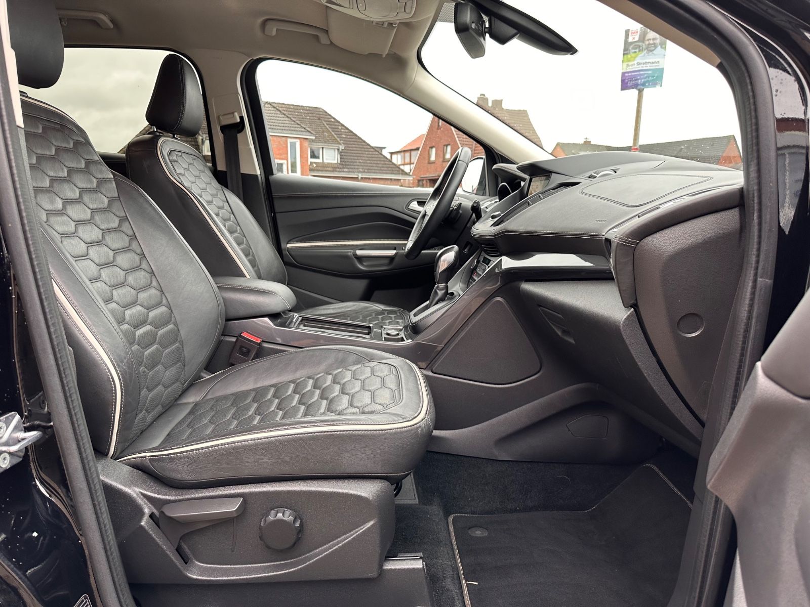 Fahrzeugabbildung Ford Kuga Vignale 2.0 TDCi 4x4 AHK/ACC/BiXenon/Keyfre