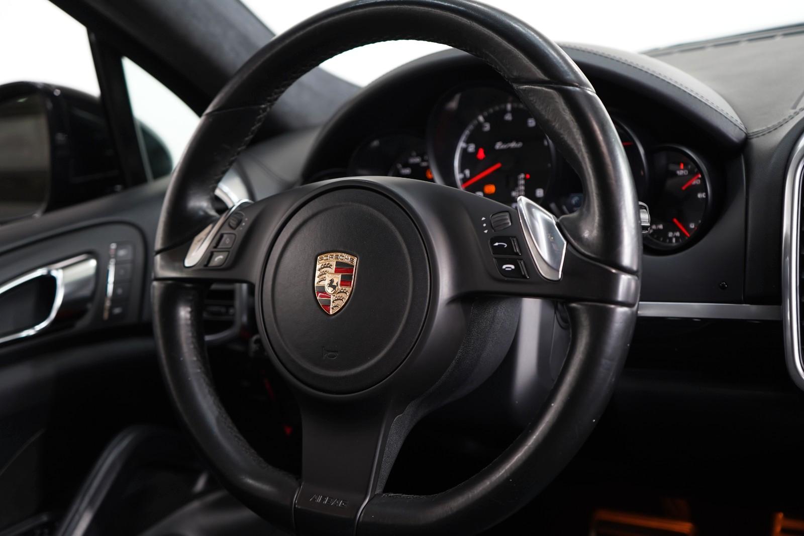 Porsche Cayenne Turbo V8*Navi*Luftfahrwerk*20 Z. Spyder*
