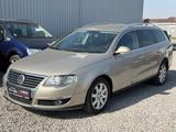 Volkswagen Passat 2,0 Highline/TÜVNEU/ATMTK/SHZ/AHK/TMPMT - : Beige, Alcantara, Kombi