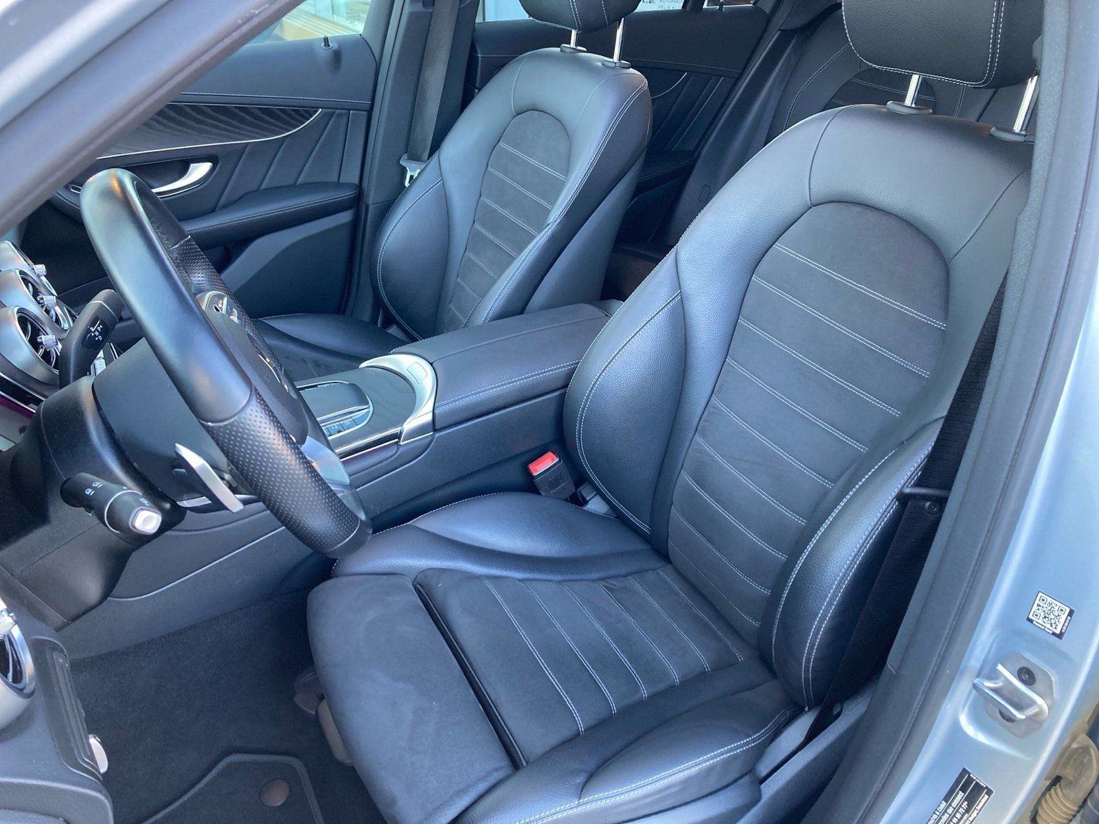 Fahrzeugabbildung Mercedes-Benz GLC 300 de AMG 4M*Pano*AHK*Burmester*360°*Distro