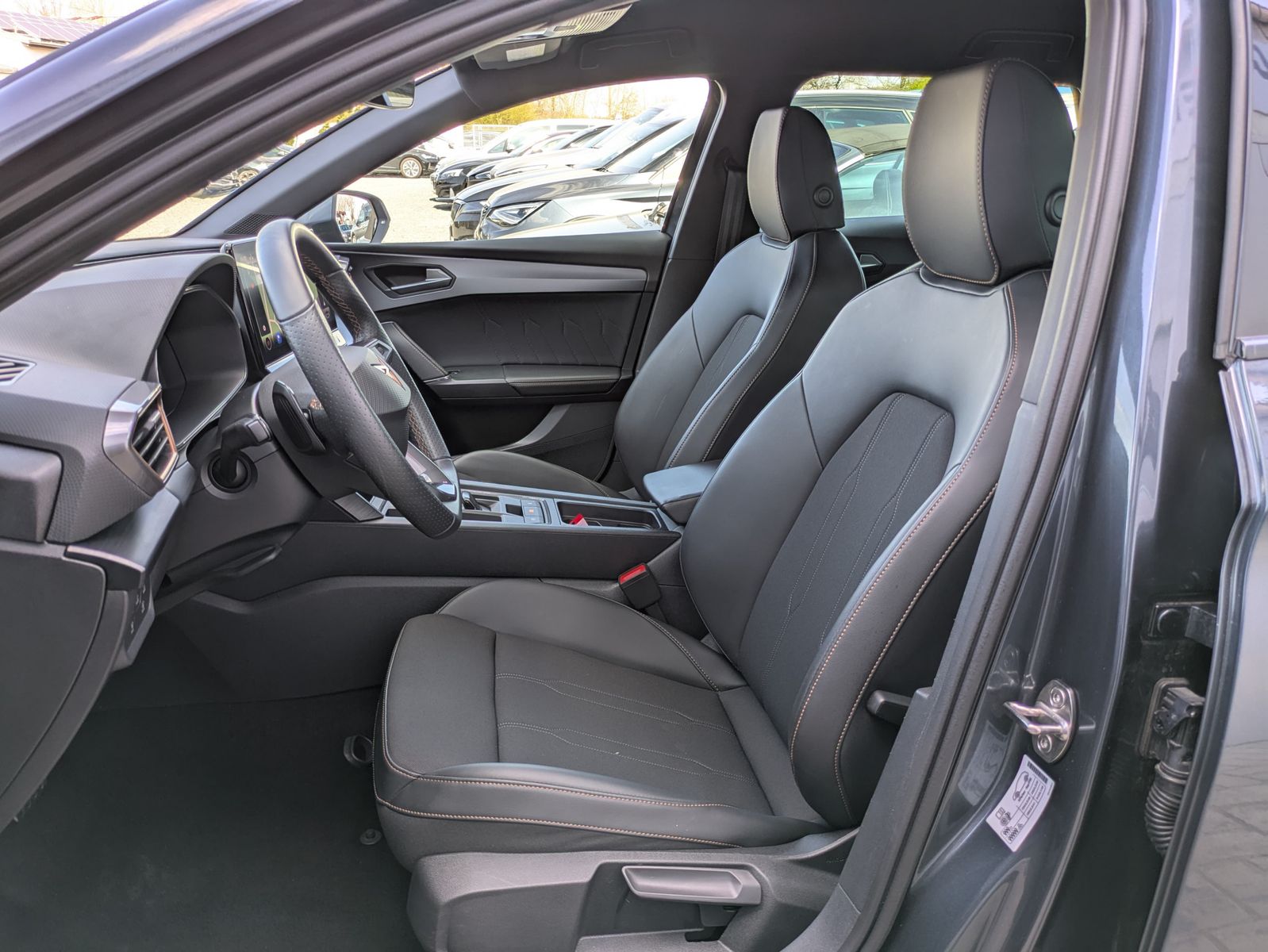 Fahrzeugabbildung CUPRA Leon 1.5 eTSI DSG MATRIX-LED*ACC*AHK*KAMERA*18"