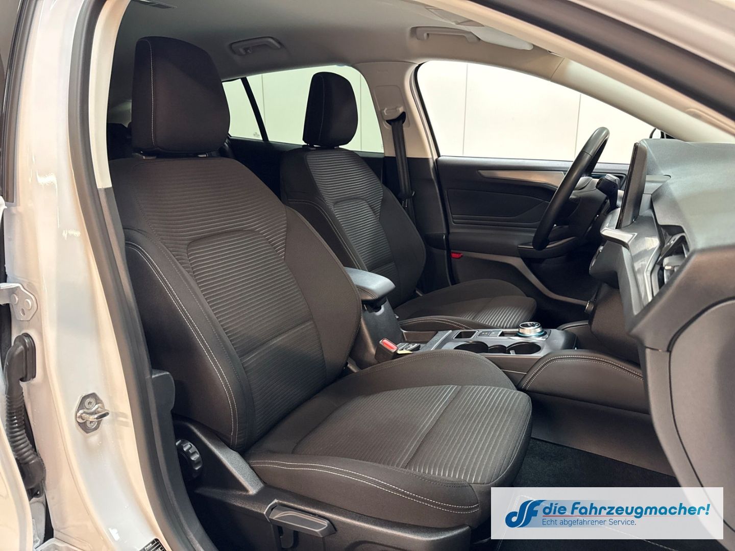 Fahrzeugabbildung Ford Focus Turnier Titanium X Navi Digitales Cockpit