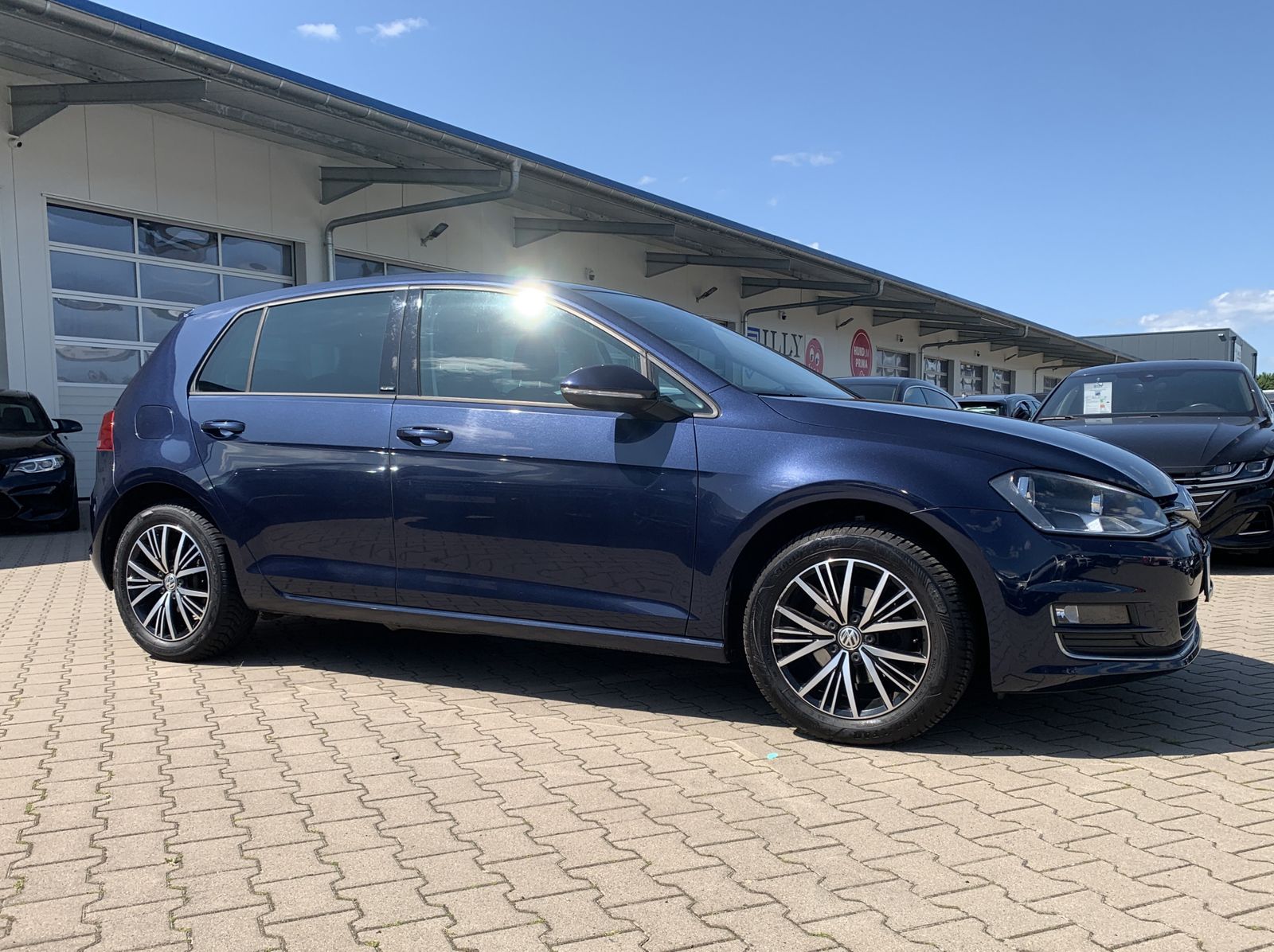 Fahrzeugabbildung Volkswagen Golf 1.2 TSI*Allstar*AHK*Tempomat*Navi*SHZ*PDC*