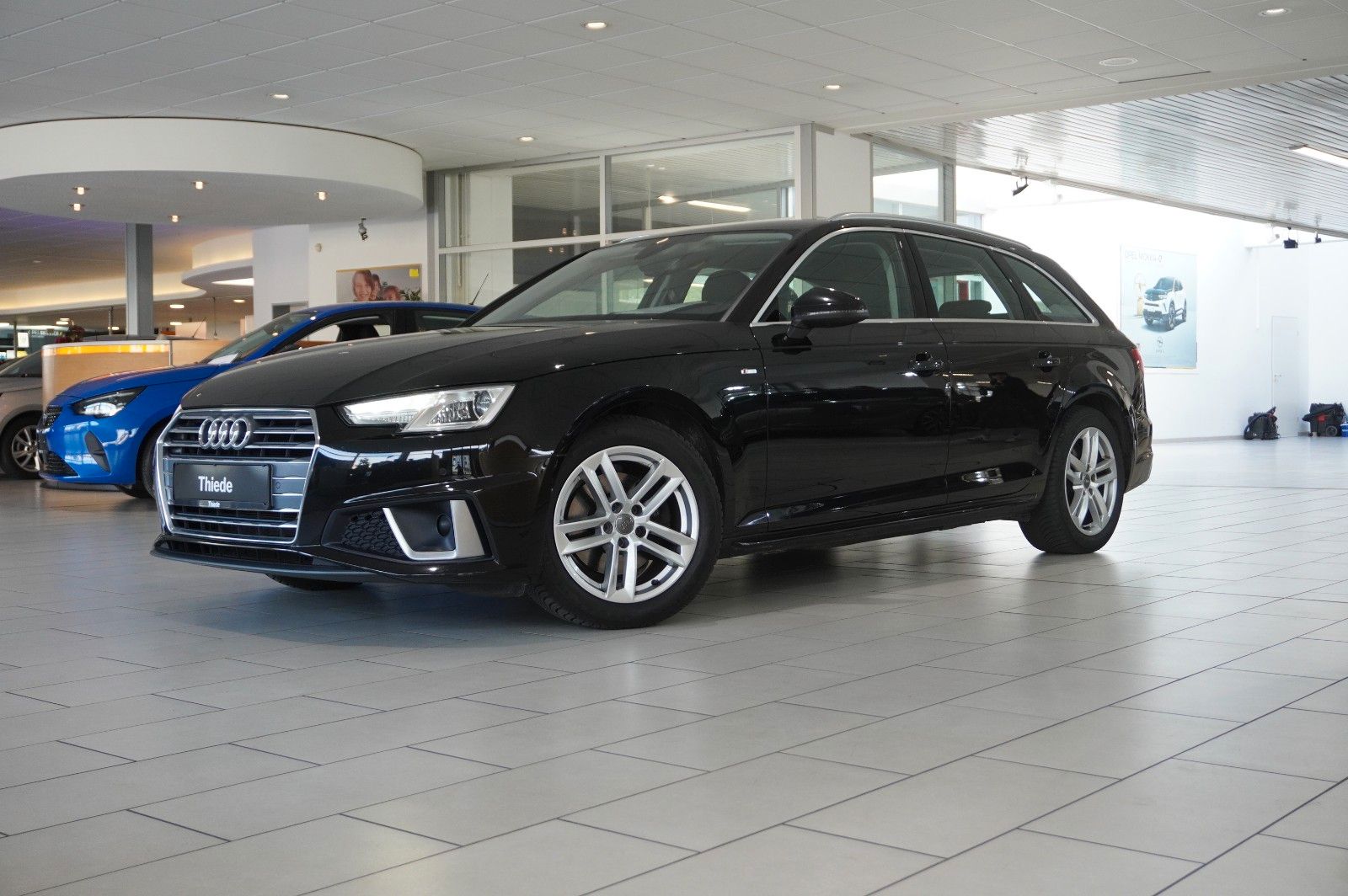 Fahrzeugabbildung Audi A4 Avant 35 TDI S-LINE SPORT NAVI/LED/KAMERA/DAB