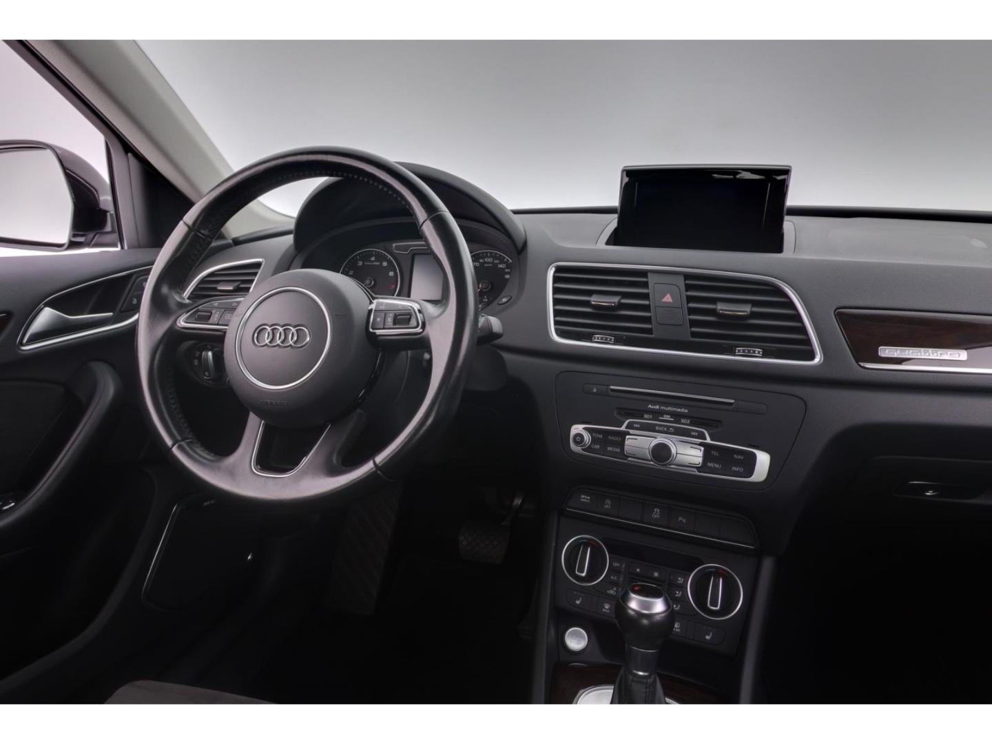 Audi Q3 2.0TFSI quattro S-tronic+NAVI+AHK+BOSE+KLIMA