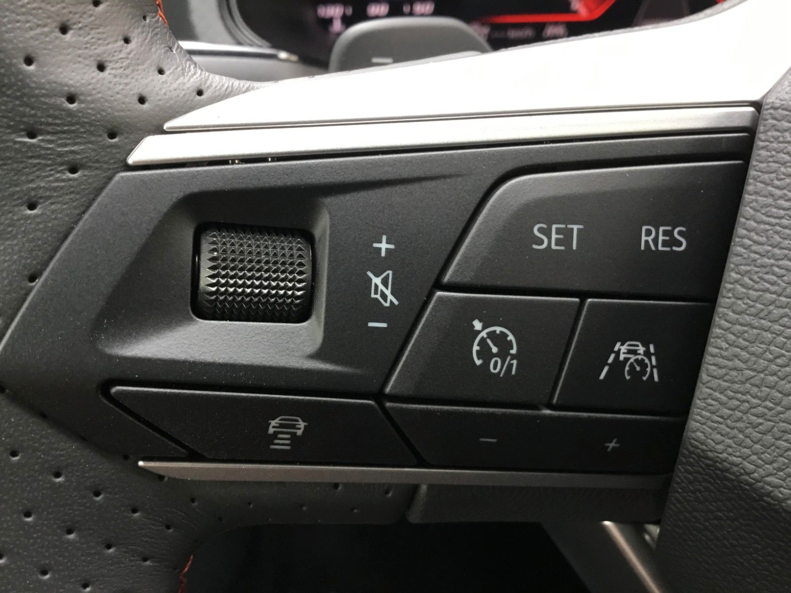 Fahrzeugabbildung SEAT Arona FR 1.5 TSI DSG+AHK+ACC+17"+Navi+Kamera