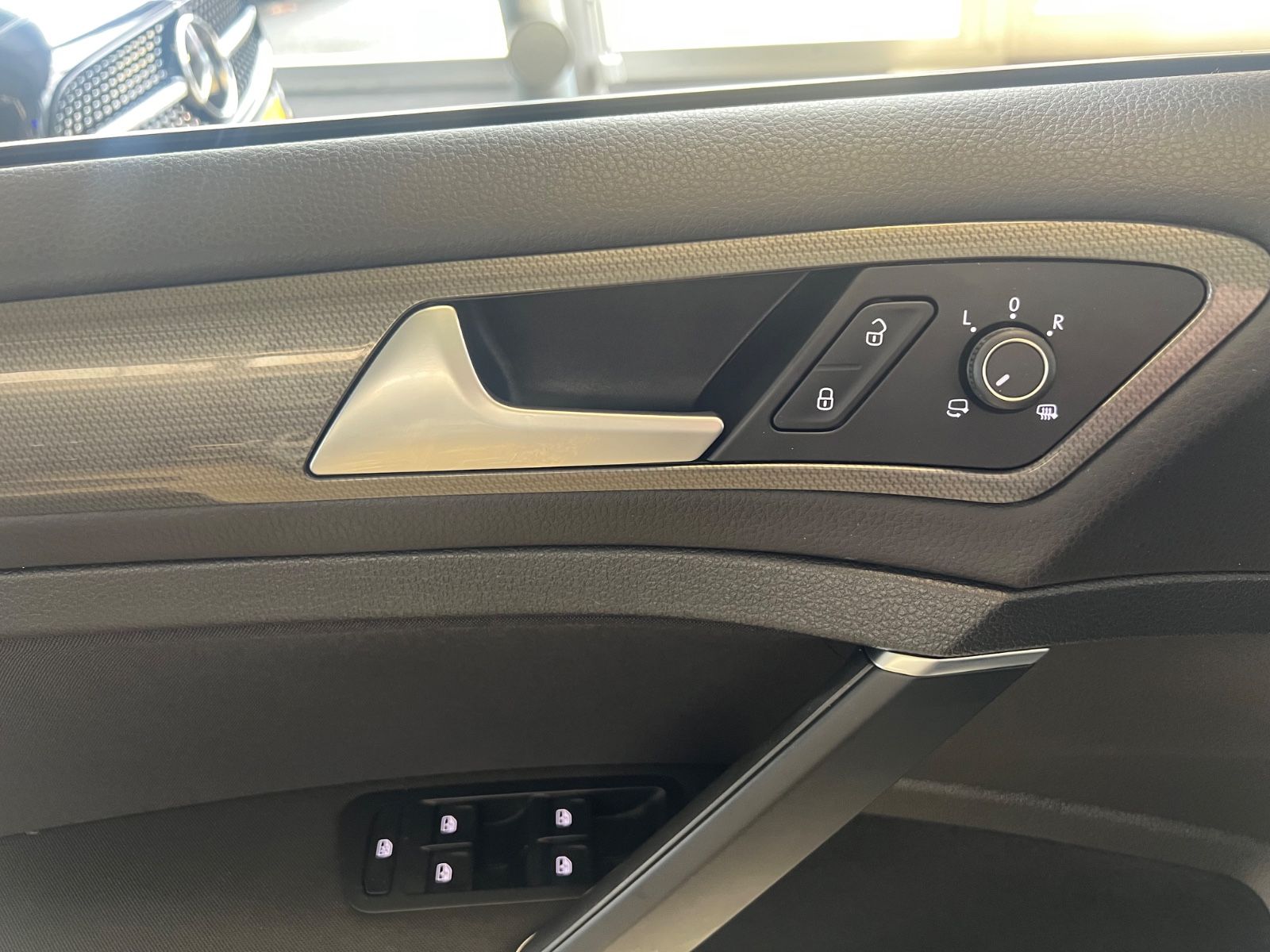 Fahrzeugabbildung Volkswagen Golf VII Lim. 1.5 TSI DSG Join R line *ACC*