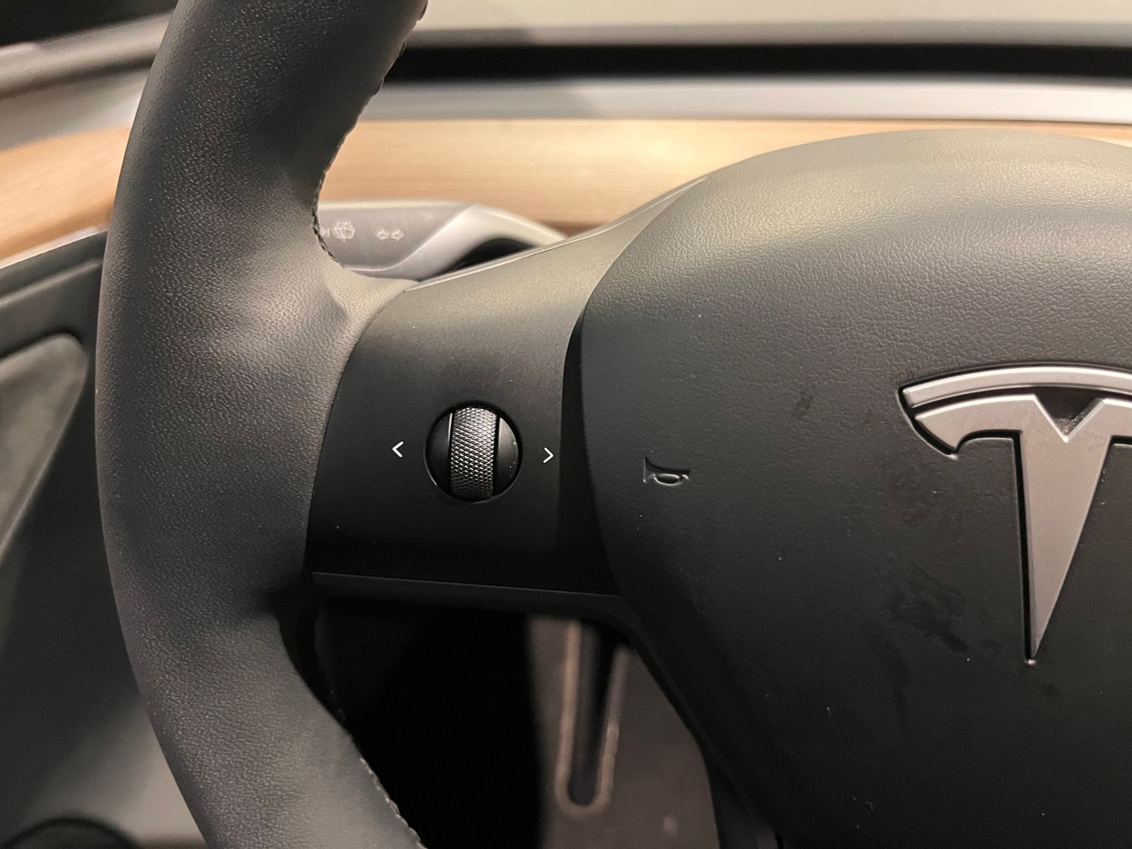 Fahrzeugabbildung Tesla Model Y SR RWD AUTOPILOT PANO 360° WP 19"