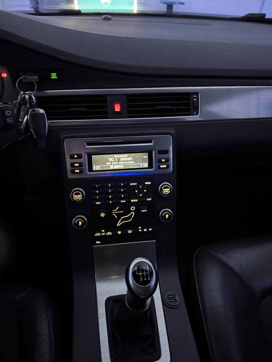 Volvo V70 2009 — вигляд ззаду