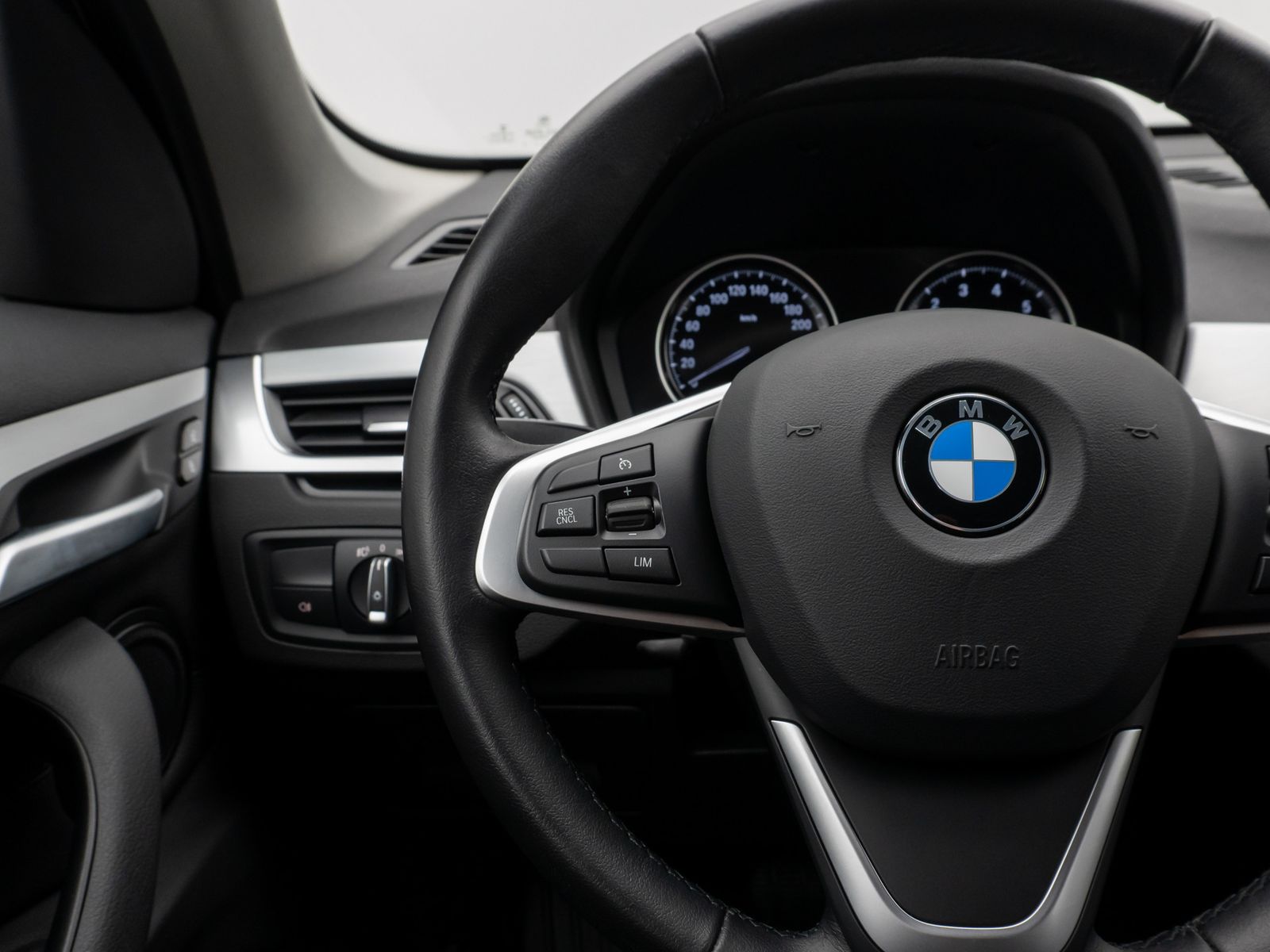 Fahrzeugabbildung BMW X1 sD18i Kamera DAB Alarm LED Navi Sport Geschwi