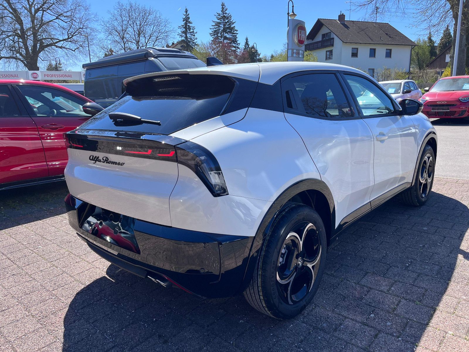 Fahrzeugabbildung Alfa Romeo Junior Ibrida 1.2 VGT 48V-Hybrid 107 kW Ti
