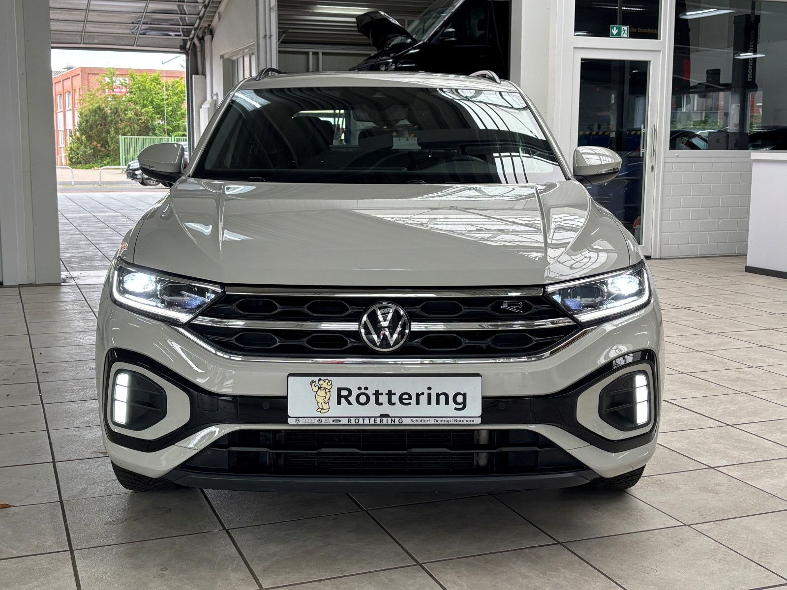 Fahrzeugabbildung Volkswagen T-Roc R-Line 1.5l TSI DSG + Kamera + AHK +