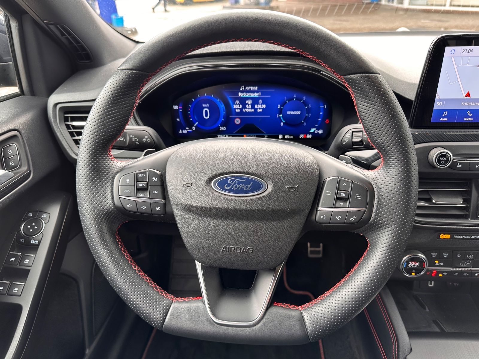 Fahrzeugabbildung Ford Focus Turnier ST-Line X 1.5 EB AHK/ACC/LED/Navi