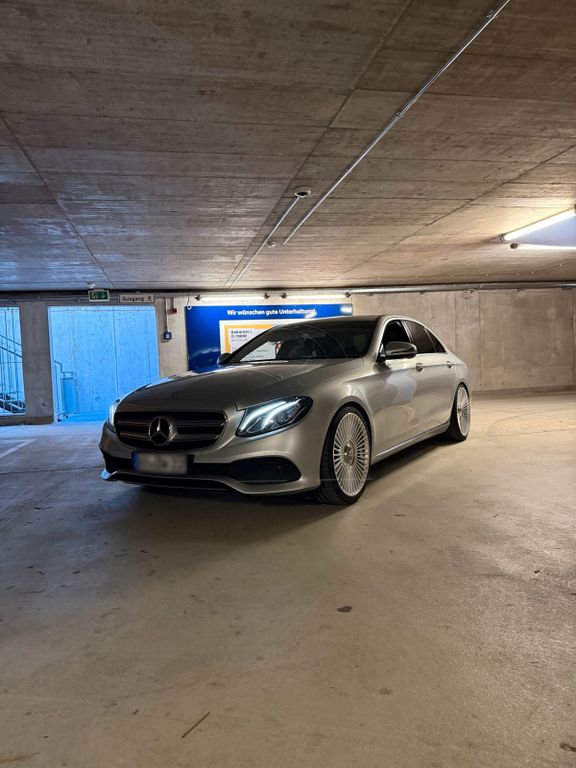 Image of Mercedes-Benz E 200