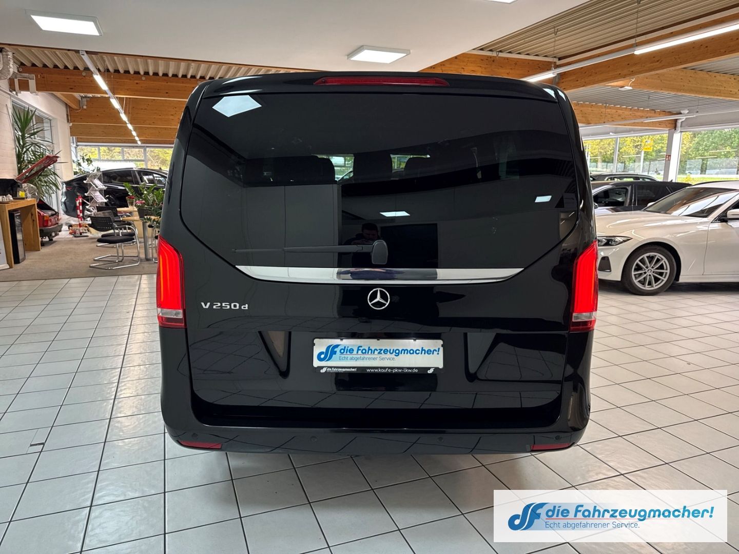 Fahrzeugabbildung Mercedes-Benz V 250 d AVANTGARDE extralang XXL Leder LED Blend