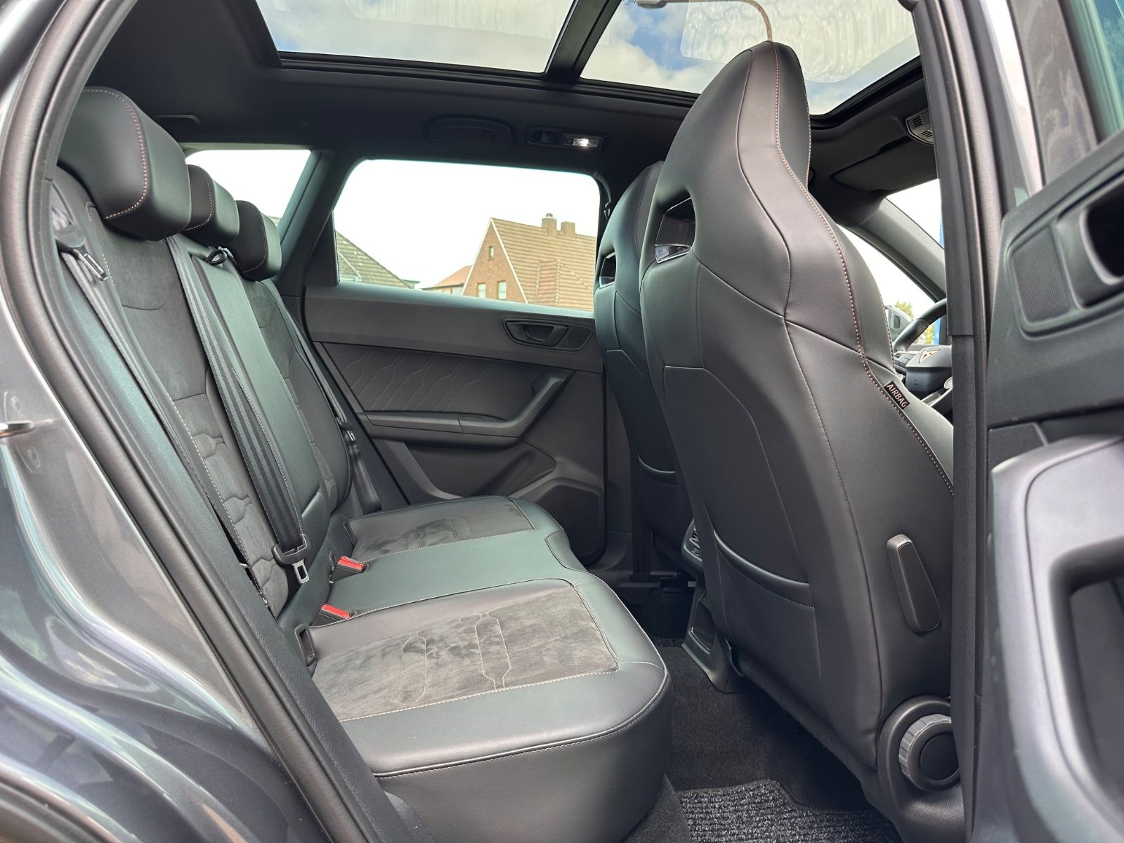 Fahrzeugabbildung CUPRA Ateca 1.5 TSI DSG Pano/ACC/Navi/LED/SHZG/Travel