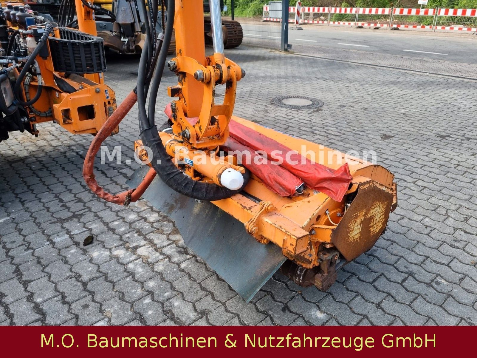 Fahrzeugabbildung Unimog U 300 Plus / Mulag  / Mähgerät / Schere / Bürste