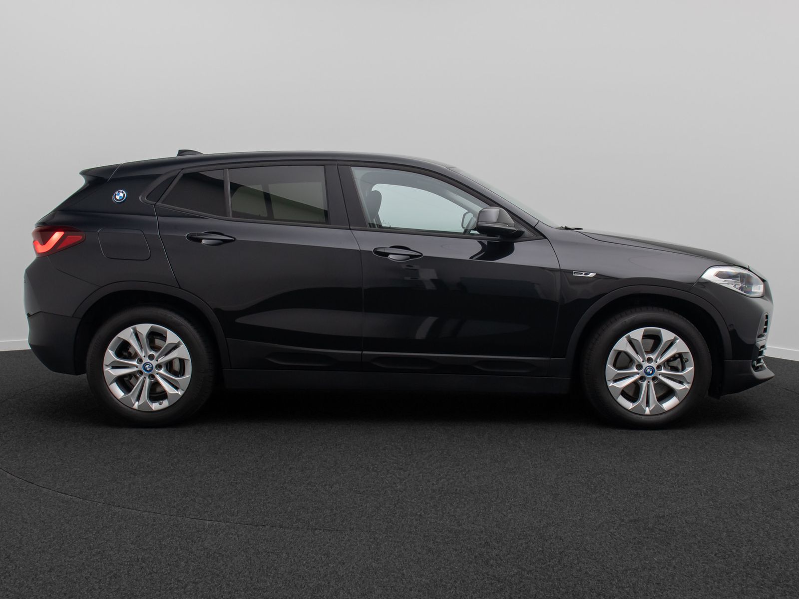 Fahrzeugabbildung BMW X2 xD25e Kamera DAB LED Parkassistent Navi Sport