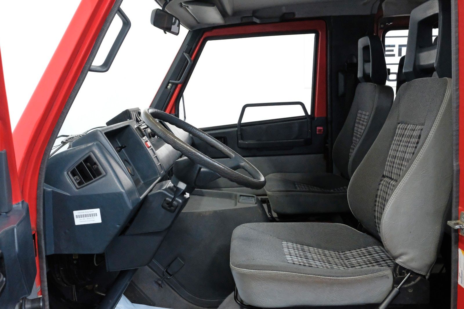 Fahrzeugabbildung Mercedes-Benz MB 100 D 8-Sitzer verglast STANDHEIZUNG