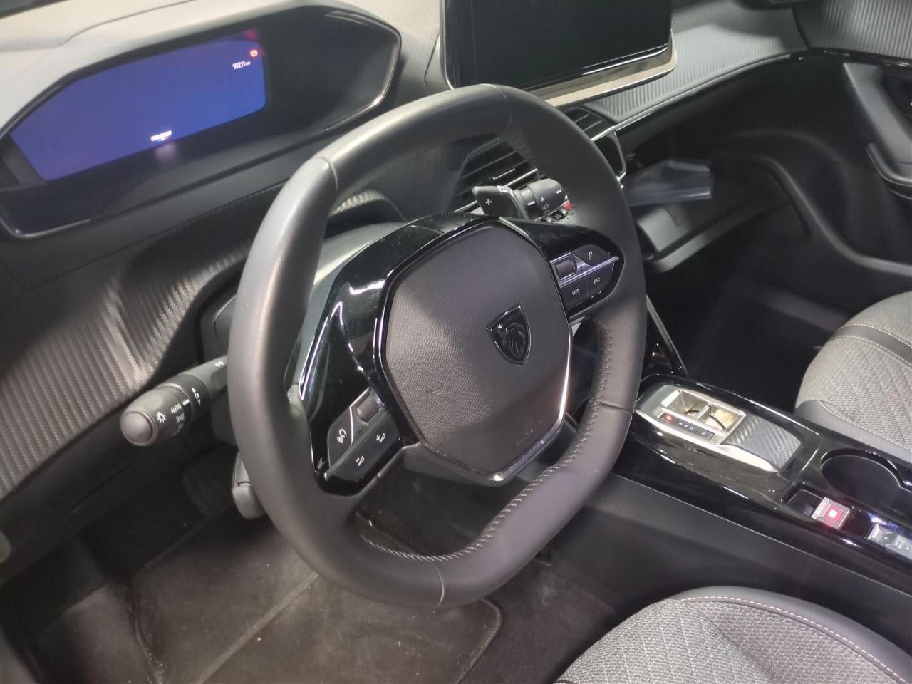 Fahrzeugabbildung Peugeot 2008 1.2 HYBRID ALLURE E-DSC NAVI/LED/SPORT/VIRT