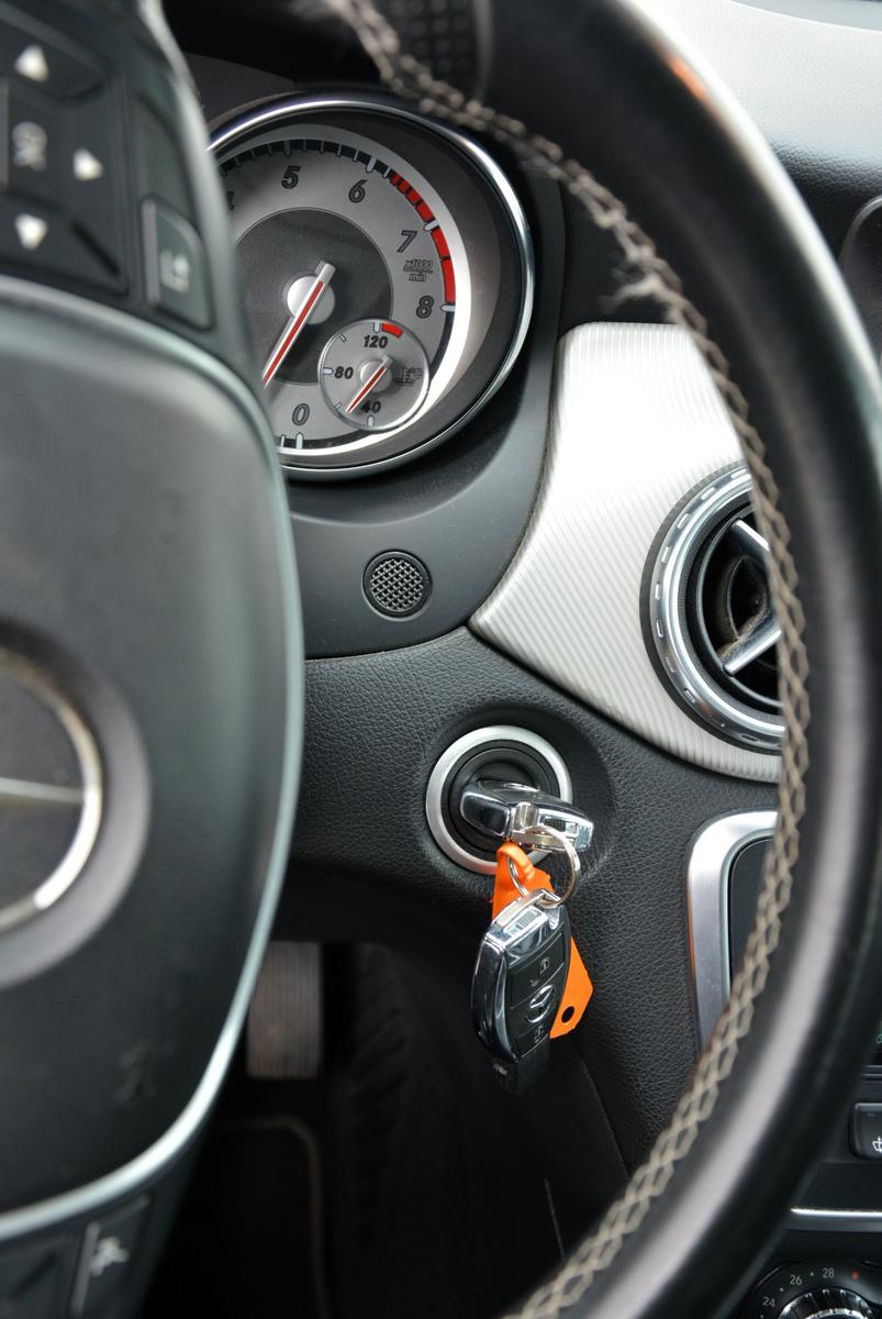 MERCEDES-BENZ GLA - 200 - BI-XENON - 156 CV
