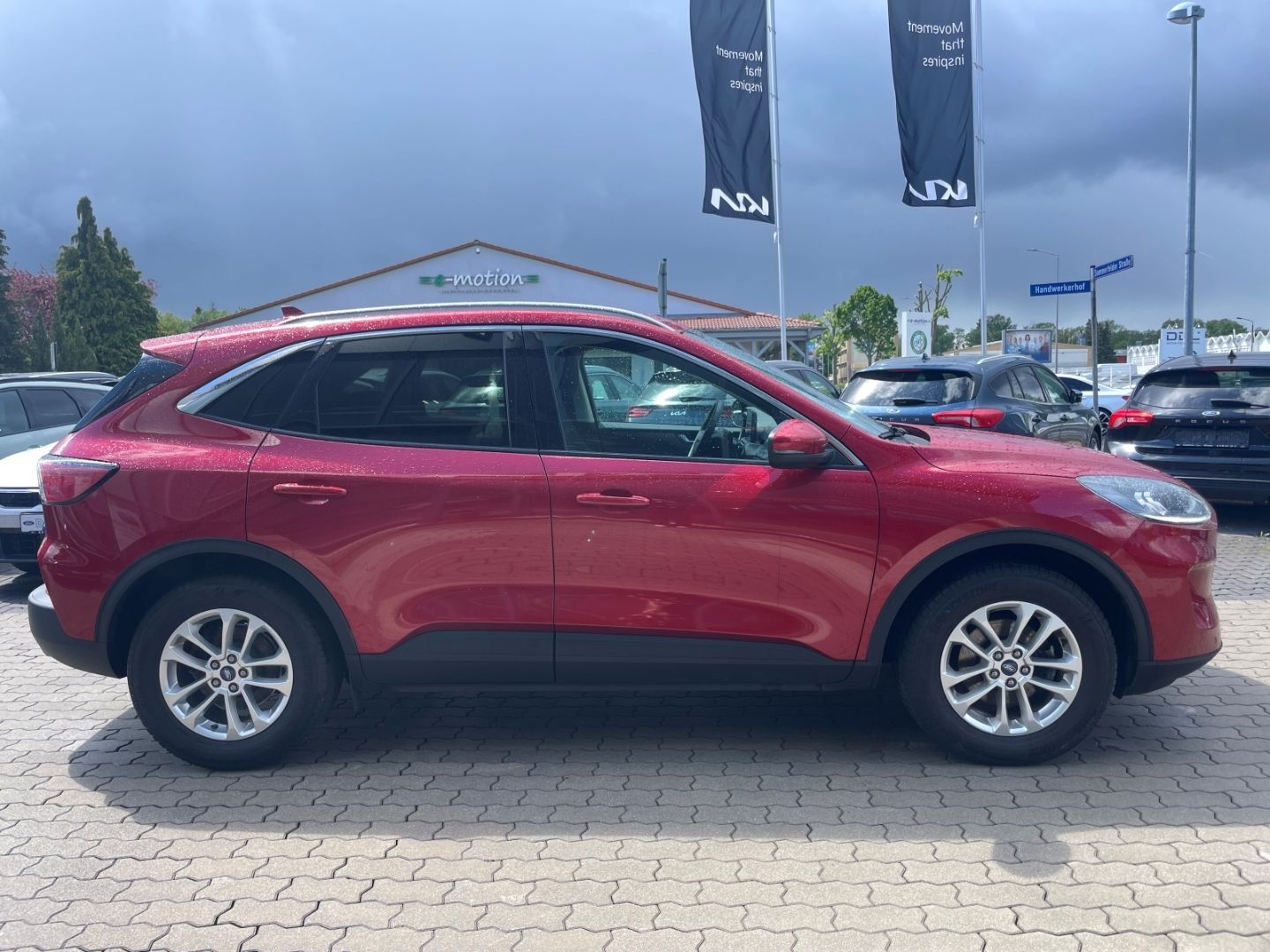 Fahrzeugabbildung Ford Kuga Titanium Spurhalteass Winterpaket Kamera