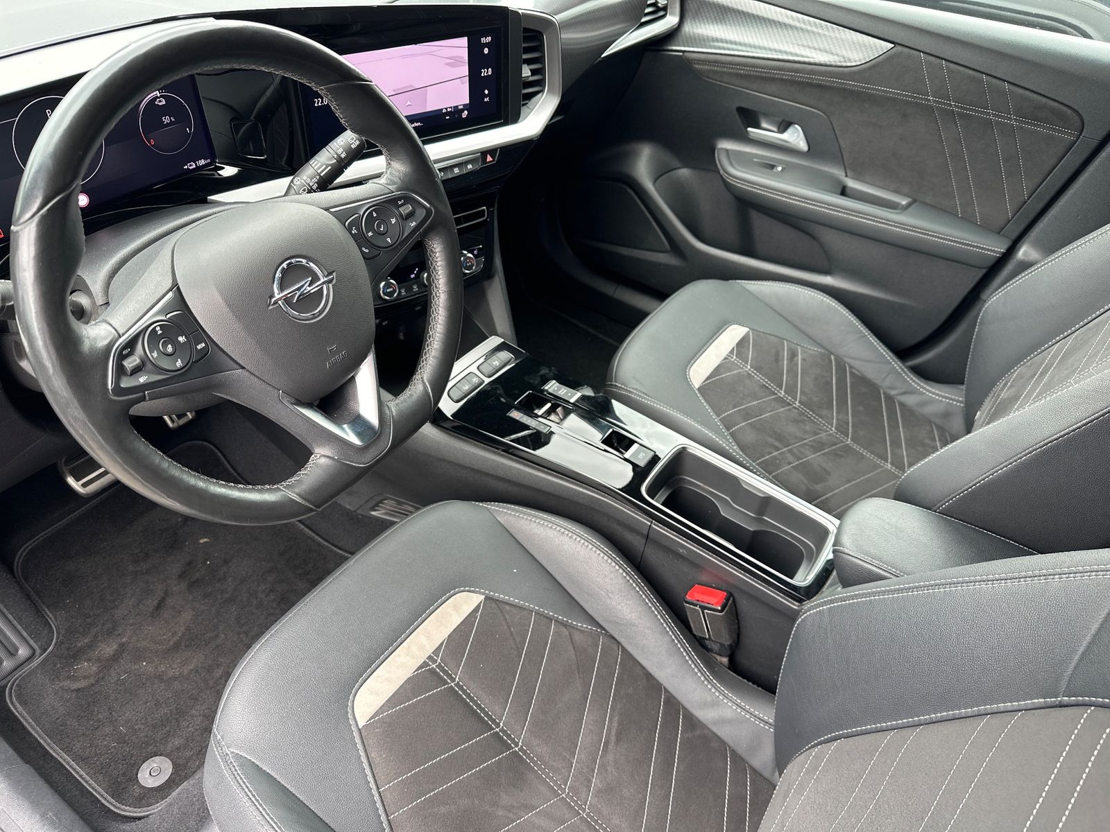 Fahrzeugabbildung Opel Mokka-e Ultimate NAV+MATRIX+ACC+KAMERA+SHZ+18ZO