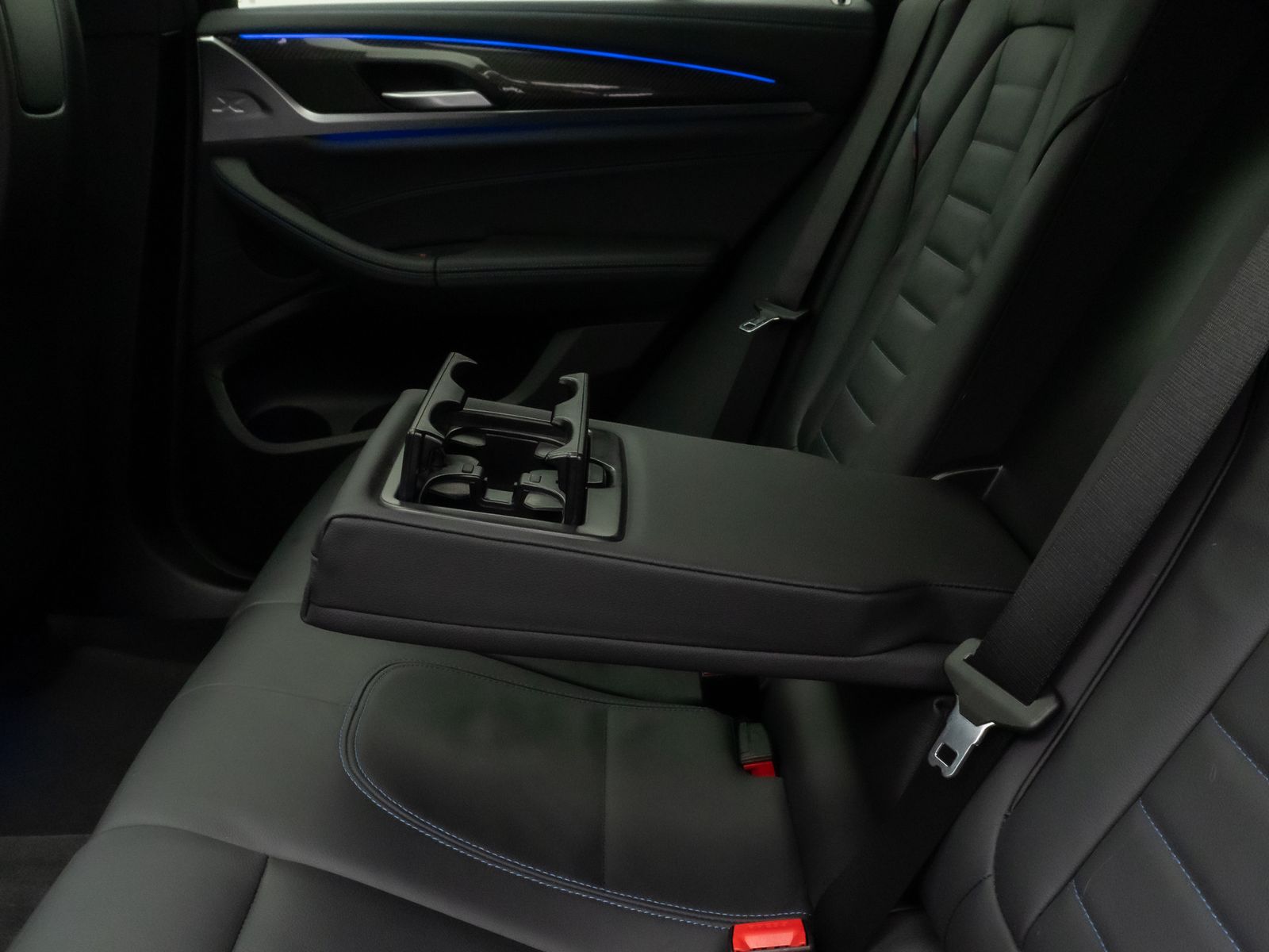 Fahrzeugabbildung BMW X4 xD30d M Sport Laser Panorama 360°HUD DAB HiFi