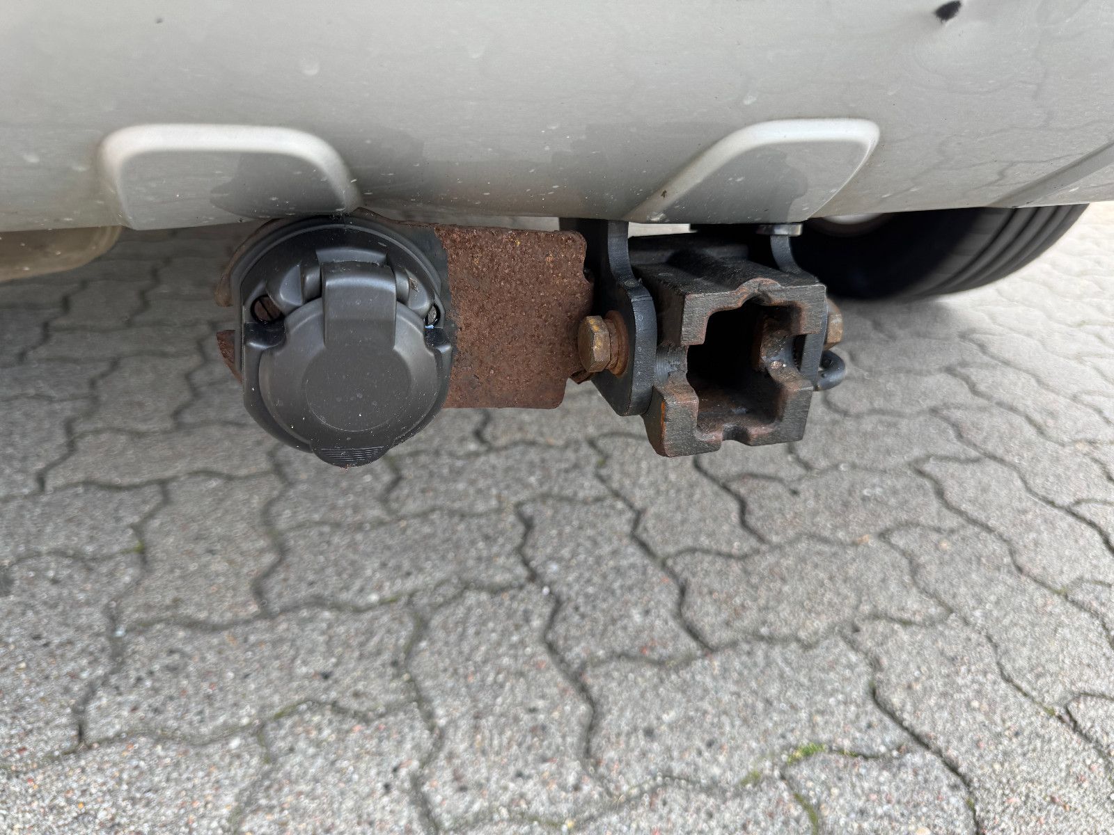 Fahrzeugabbildung Volvo XC90 2.4 D5 AWD GEARTRONIC 7-SITZER VOLL TÜV NEU