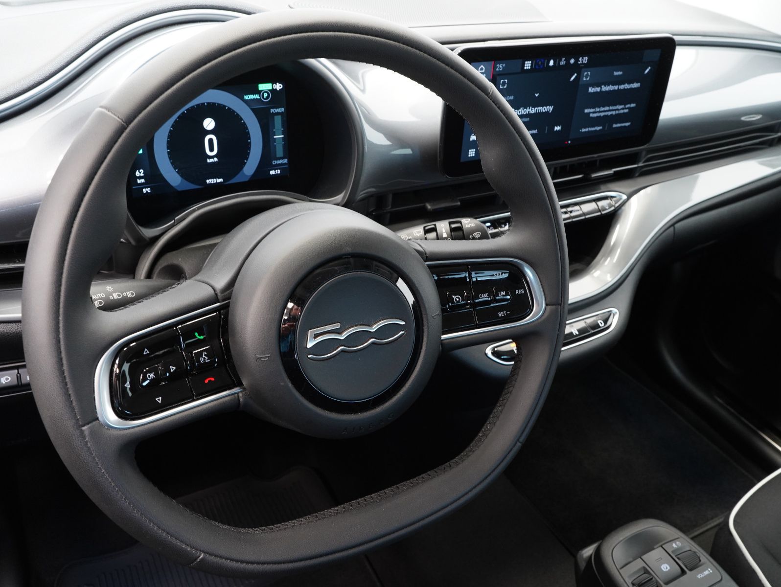 Fahrzeugabbildung Fiat 500e 87KW/42kWh/DC-LADEN/CARPLAY/DAB/SOH