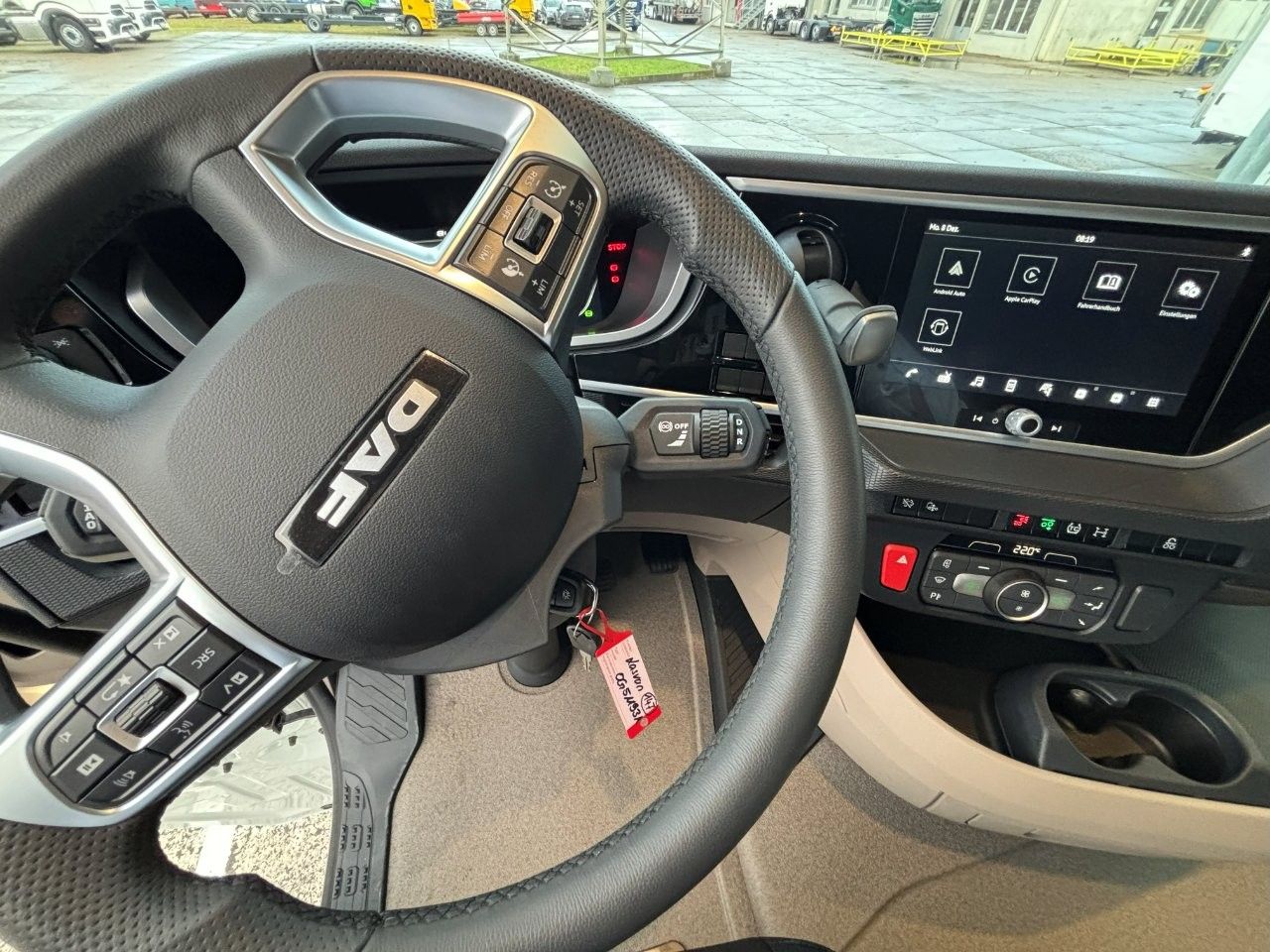 Fahrzeugabbildung DAF FAN XG 480 Swing-Board-Aufbau Mitnahmestapler