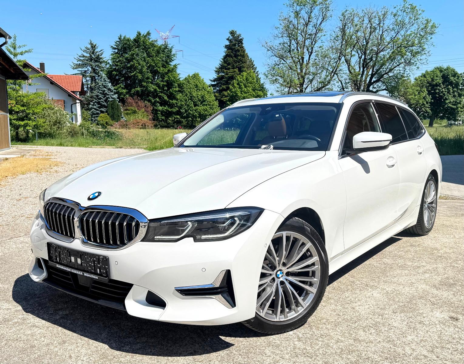 BMW 320d xDrive Touring Luxury Line Pano AHK VOLL 1H