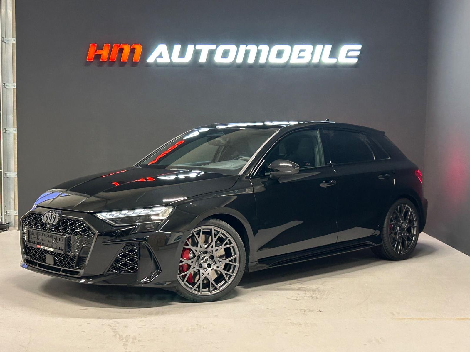 Audi RS3 SPORTBACK/BUCKET SEATS/PANO/360°/ROTE NÄHTE