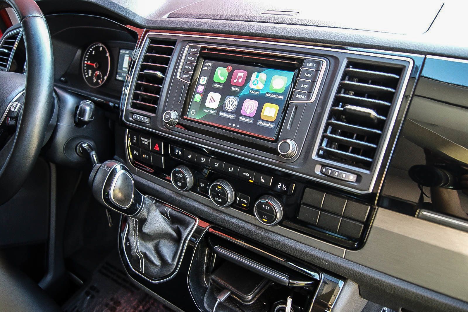 Fahrzeugabbildung Volkswagen T6 Multivan 20TDI Generation Six LED NAVI 1.HAND