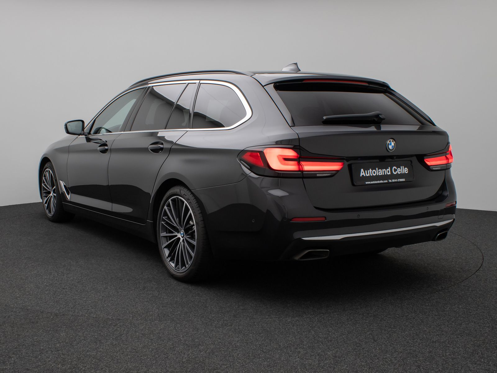 Fahrzeugabbildung BMW 530d xD Luxury Line Panorama HUD Individual 19Zl