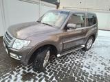 Mitsubishi Pajero 3,2 DI-D 4WD Top Automatik Top - Mitsubishi Pajero mit Diesel-Antrieb