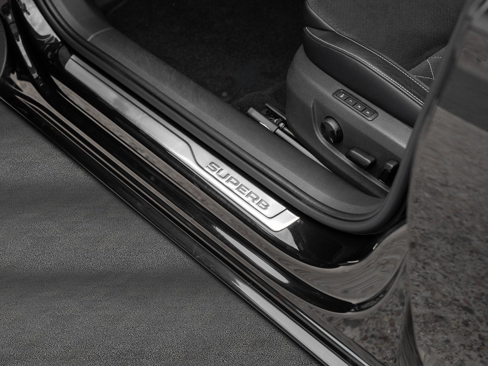 Skoda Superb Sportline PANO Canton AHK 19" Supernova