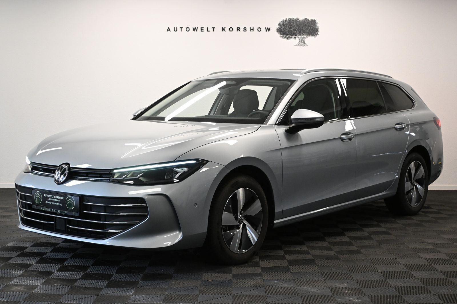 Volkswagen Passat Variant 1.5 eTSI*LED*AHK*360°*ACC*CARPLAY imagem 3