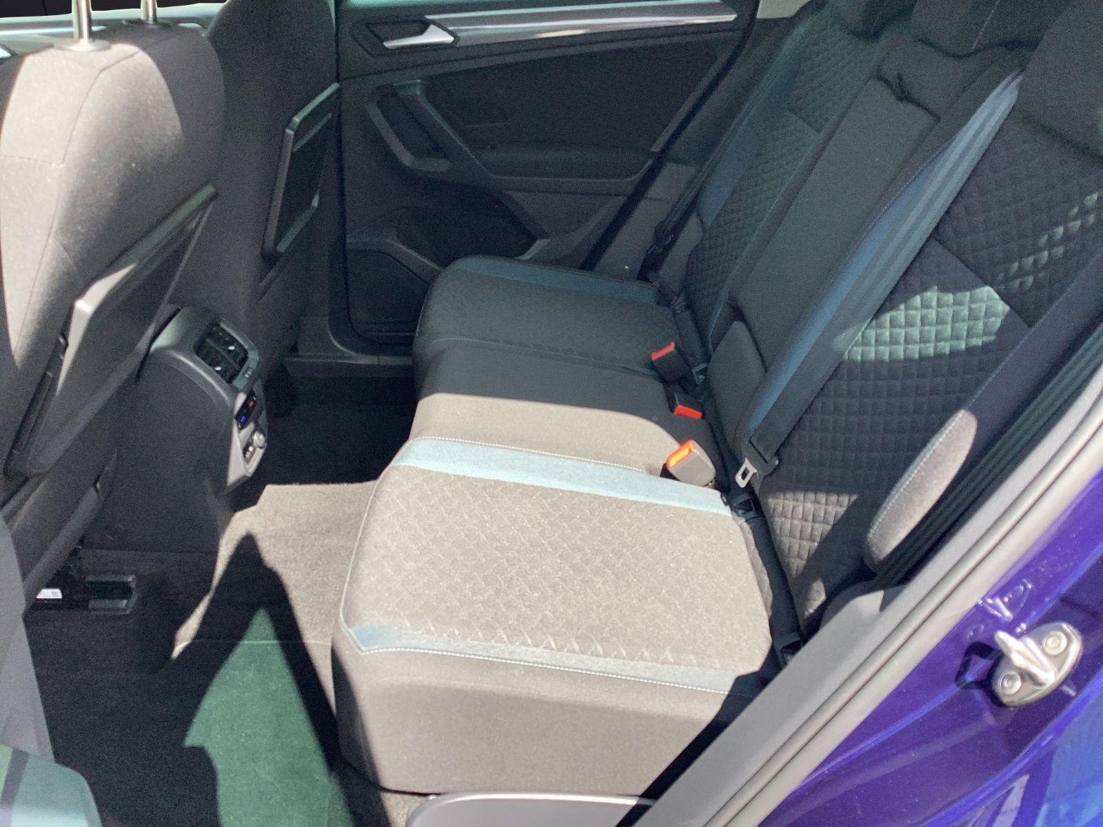 Fahrzeugabbildung Volkswagen Tiguan TDI IQ.DRIVE AHK Kamera ACC