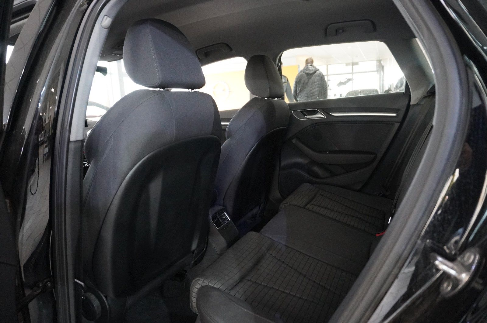 Fahrzeugabbildung Audi A3 Sportback 30 TDI S-LINE NAVI/LED/SH/SPORT/PDC