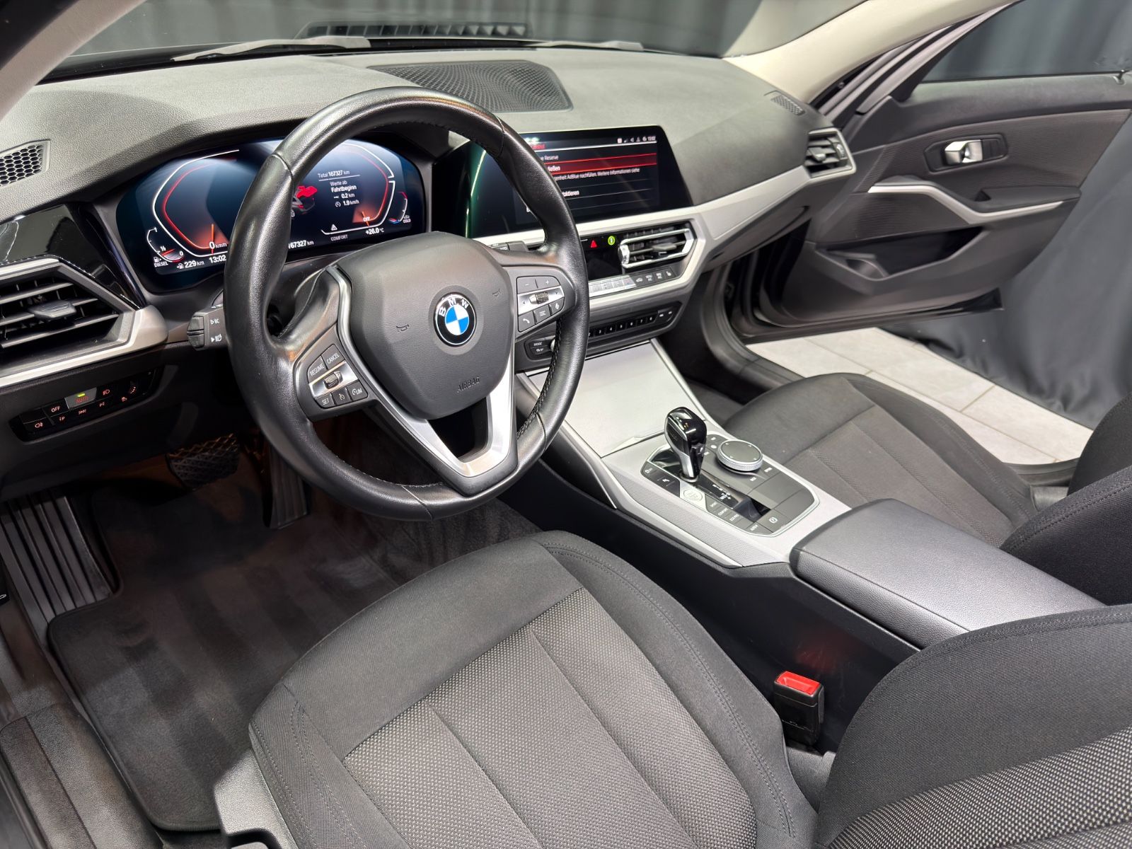 Fahrzeugabbildung BMW 320d xDrive Touring Advantage|NAVI|AHK|LED|