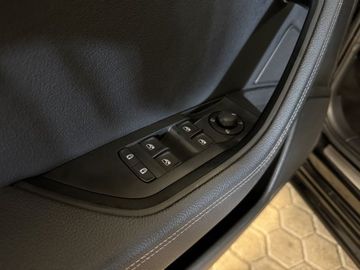 Fotografie des Skoda Superb Combi 2,0l TDI DSG Scout 4x4