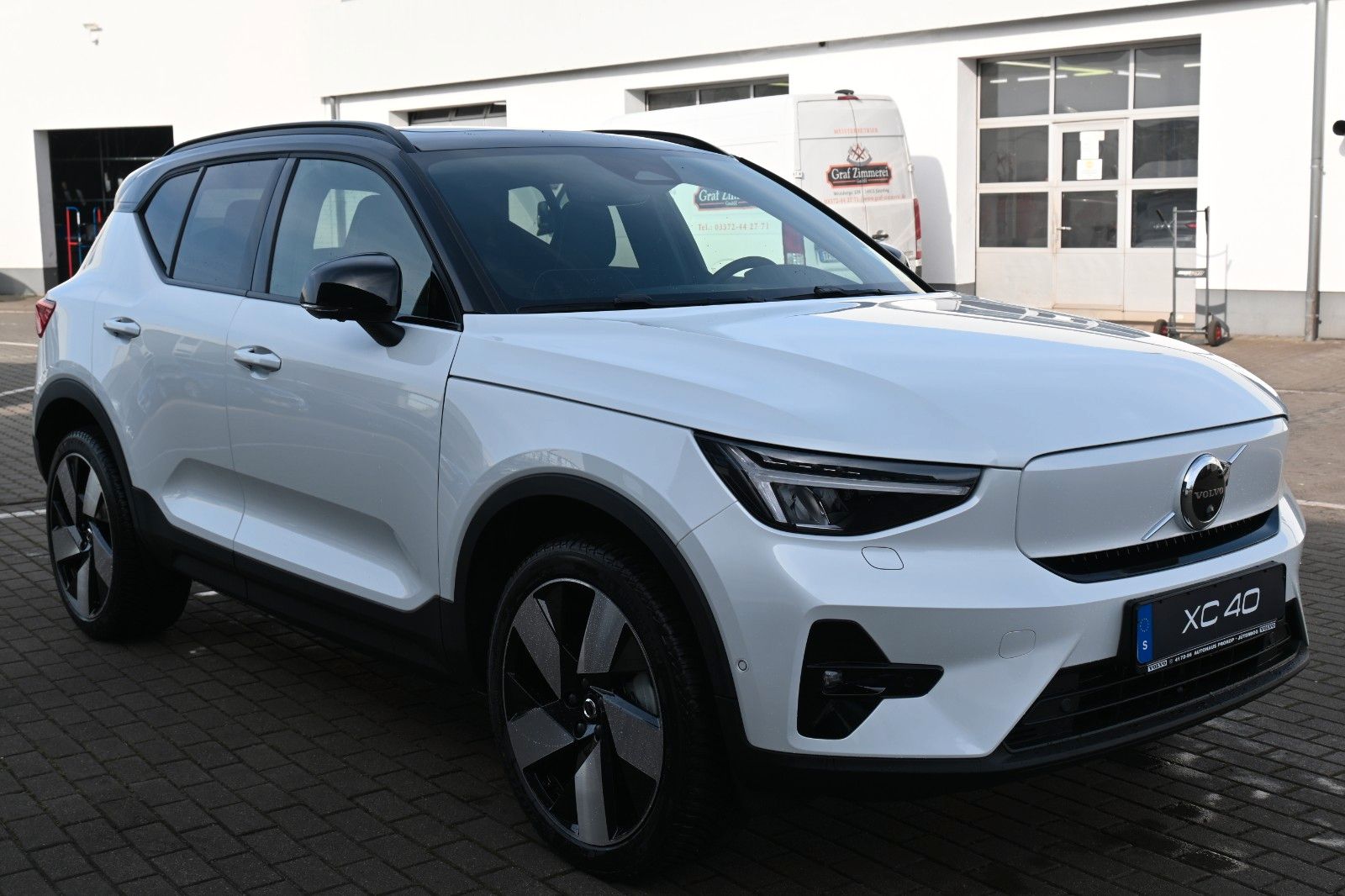 Fahrzeugabbildung Volvo XC40 Ultimate RC Pure Electric AWD*360°*PANO*GSD