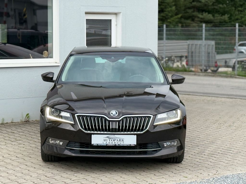 SKODA Superb – Bild 2 von 25