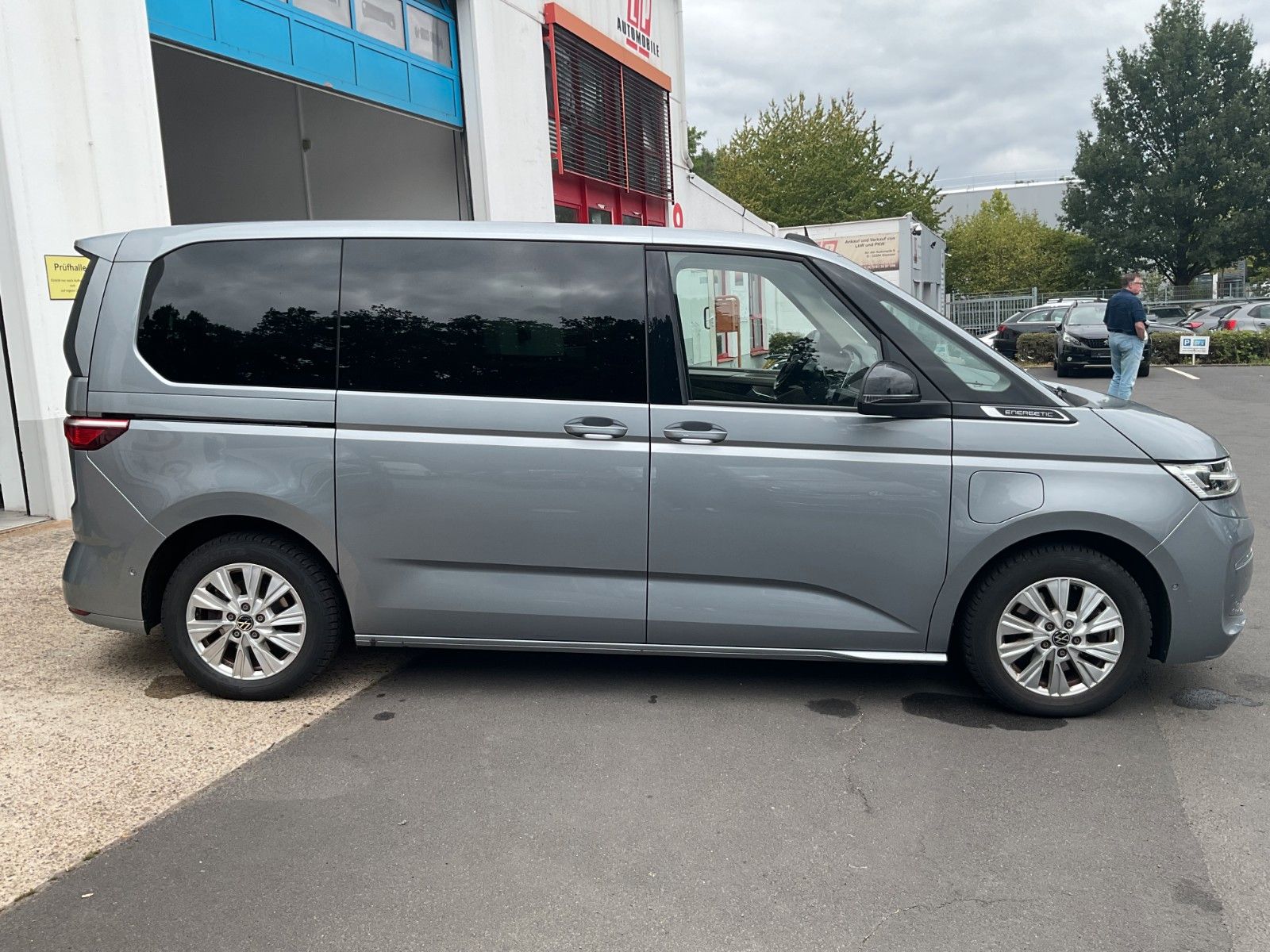 Volkswagen T7 Multivan eHybrid LED AHK PANO ACC Kamera foto 4