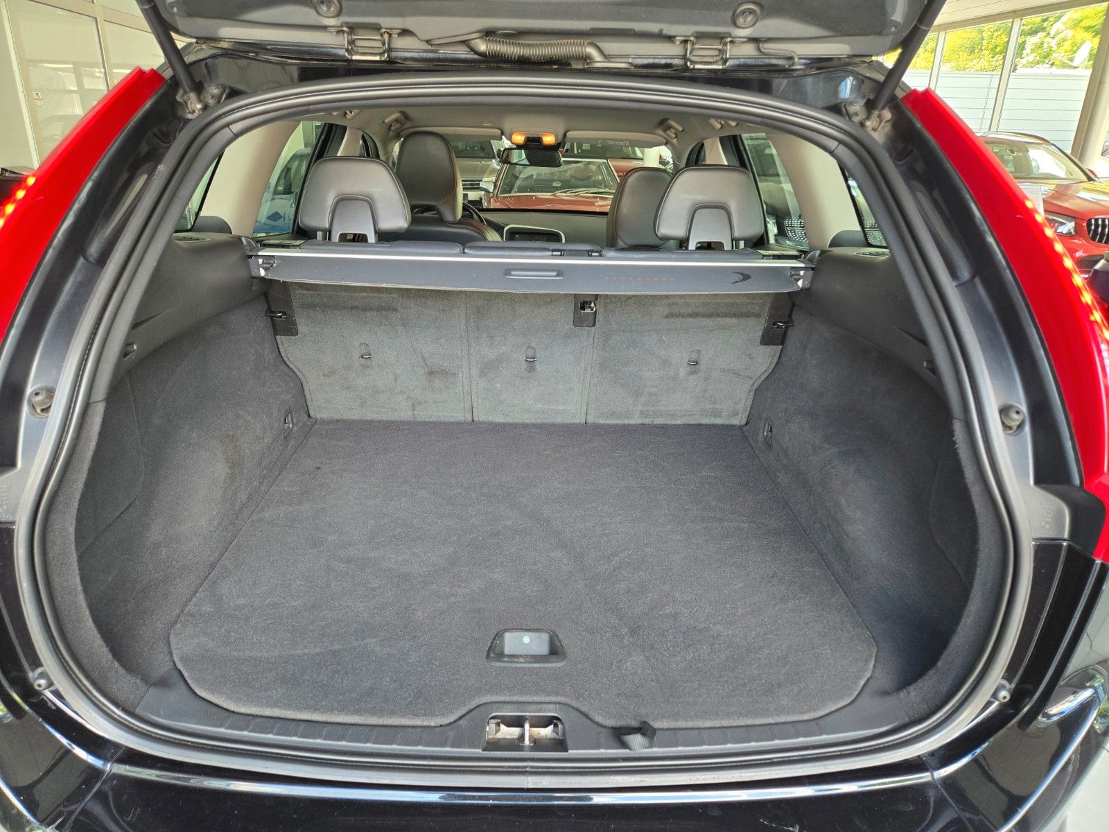 Fahrzeugabbildung Volvo XC60* D4 AWD, Ocean Race AWD
