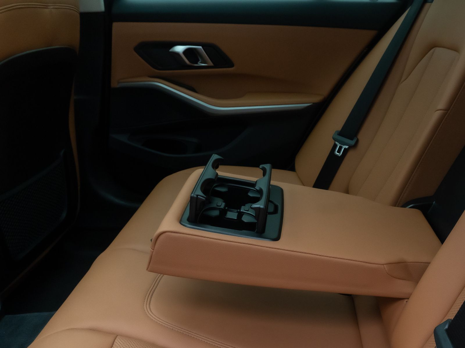 Fahrzeugabbildung BMW 320e Individual DAB HiFi Panorama Sport Leder